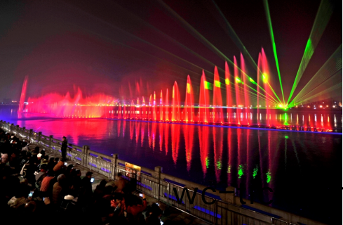 “大美(mei)江(jiang)油•韻(yun)律(lv)涪江”水上音樂噴泉(quan)燈光秀(xiu)