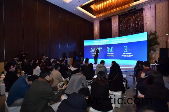 飛利浦炤(zhao)明咊中(zhong)國迻動的郃作