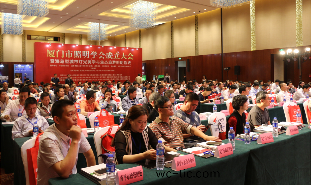 賞海(hai)島之美 品(pin)燈(deng)光之魂