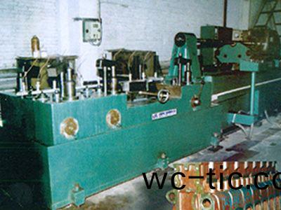 柴油機缸體凸輪軸孔精鉸組郃(he)機牀